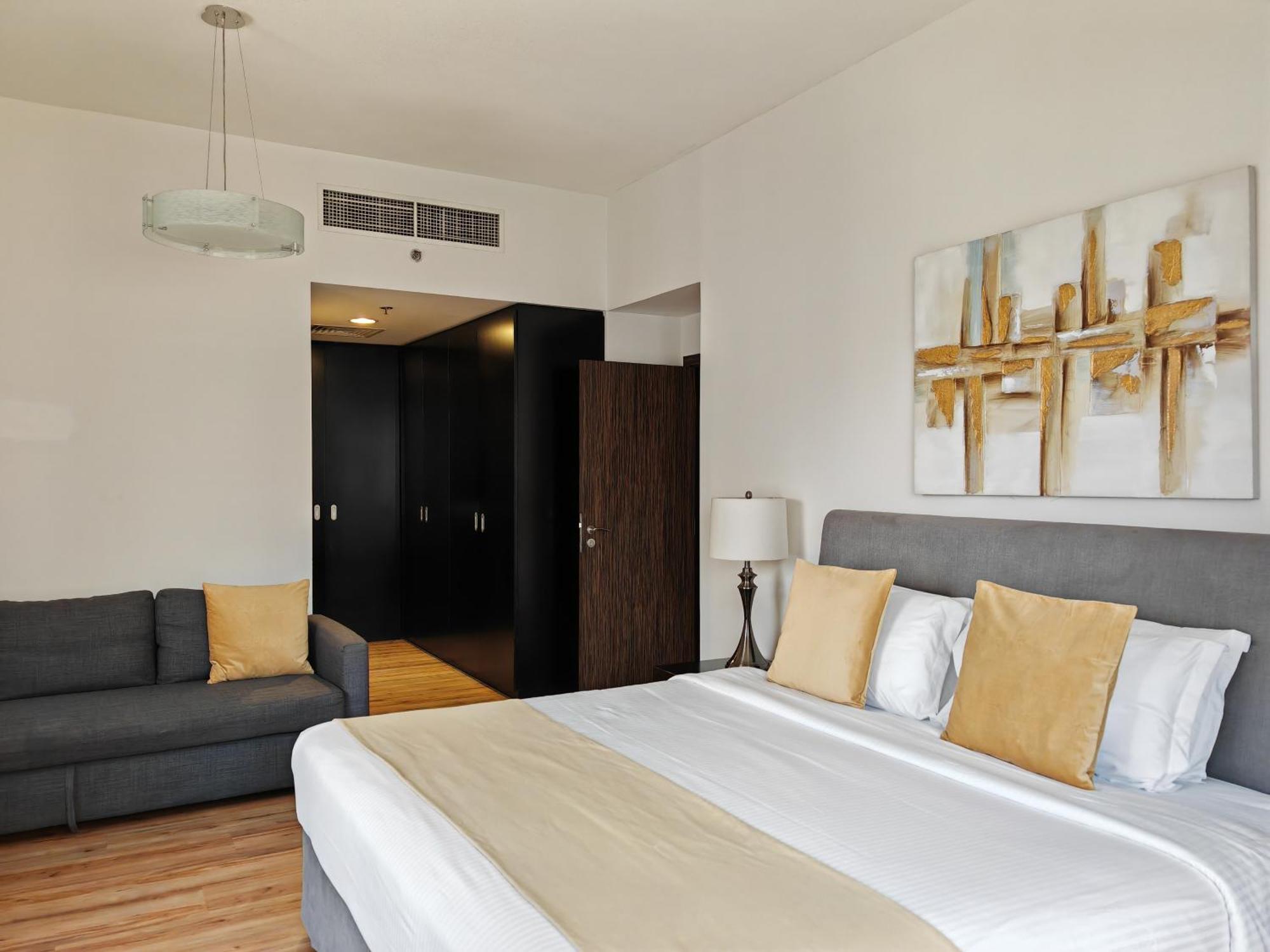 Stunning 5 1 Bedroom On Jbr With Marina View On High Floor Maid's Room, Near Mall, Metro & Cinemas - By Sunkissed Homes Appartement